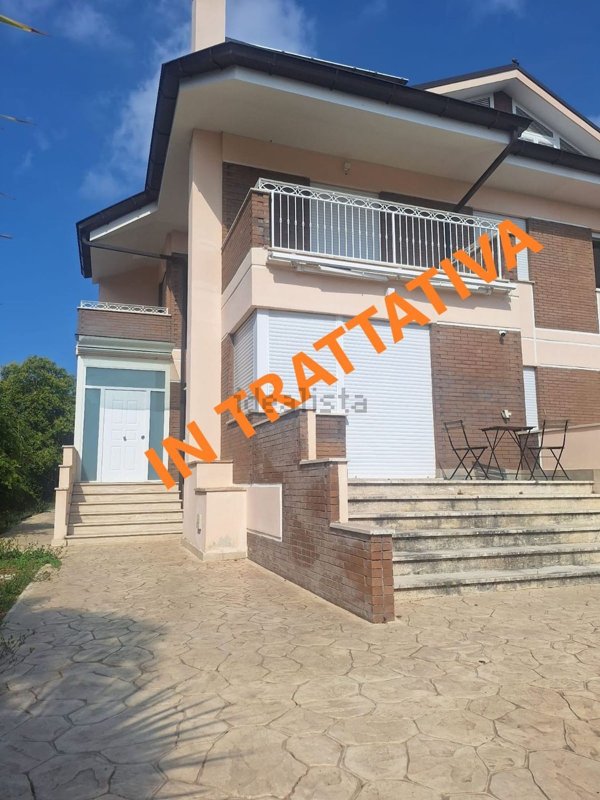casa indipendente in vendita a Latina