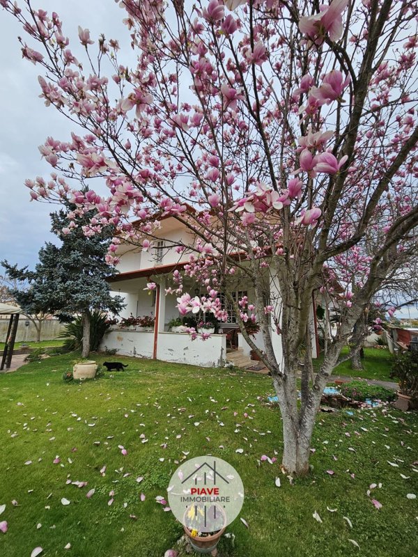 casa indipendente in vendita a Latina