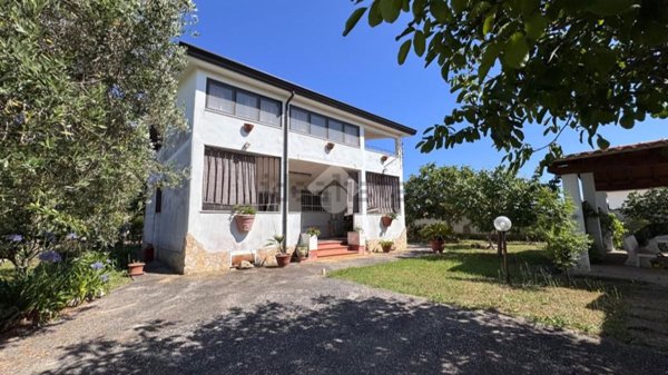 casa indipendente in vendita a Latina