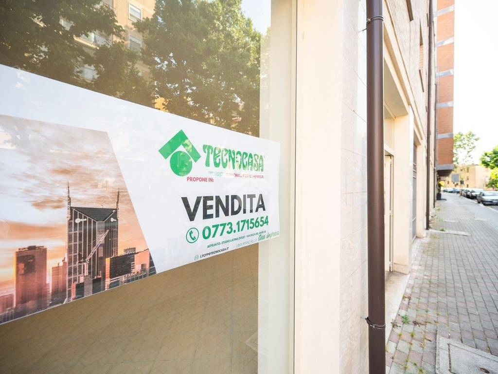 negozio in vendita a Latina in zona Centro Città