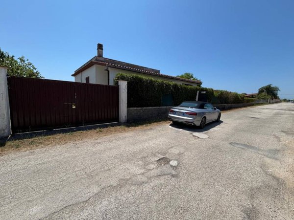 casa indipendente in vendita a Latina in zona Foce Verde