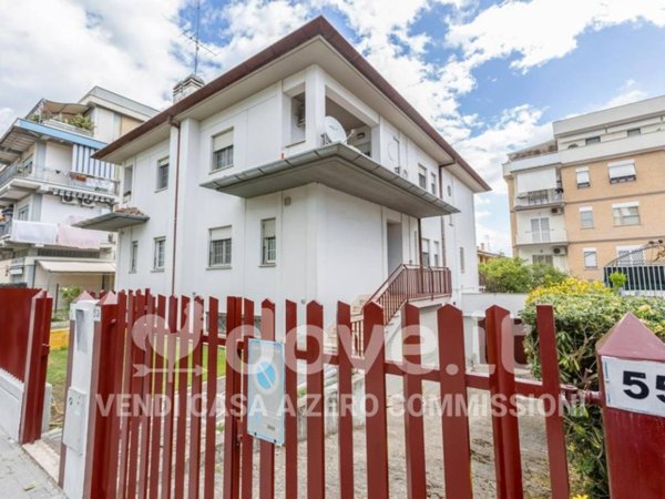 casa indipendente in vendita a Latina in zona Centro Città
