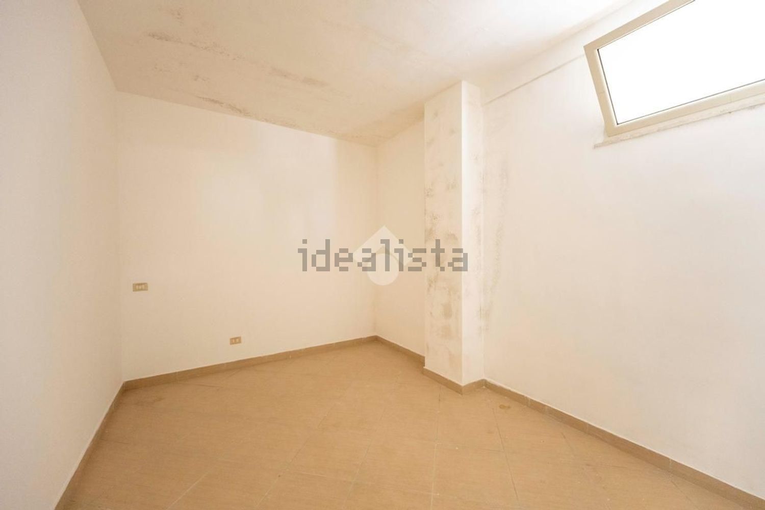 locale commerciale in vendita a Latina