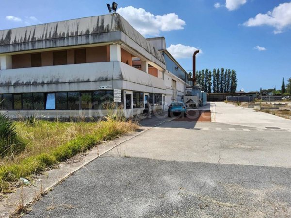 capannone in vendita a Latina in zona Latina Scalo