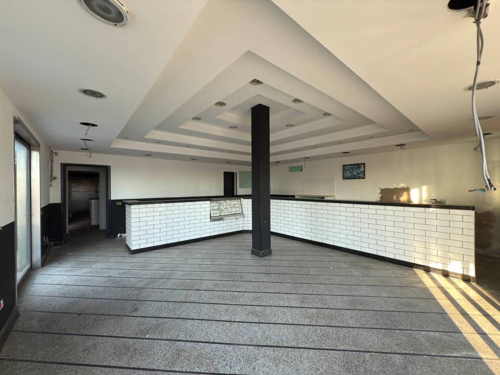 negozio in vendita a Latina in zona Foce Verde