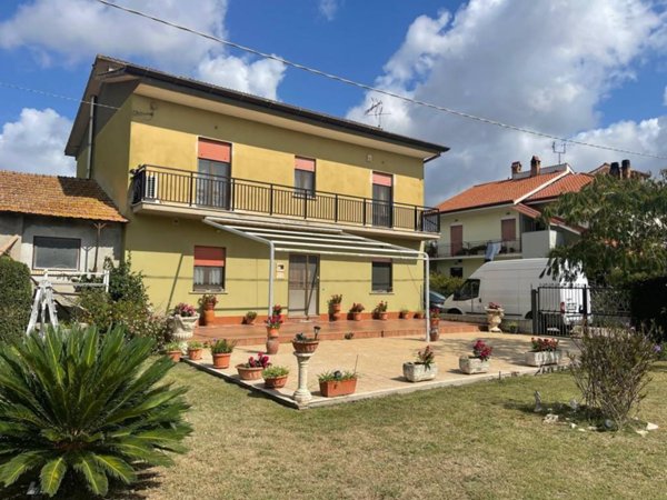 casa indipendente in vendita a Latina in zona Borgo Sabotino