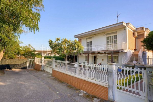casa indipendente in vendita a Latina in zona Centro Città