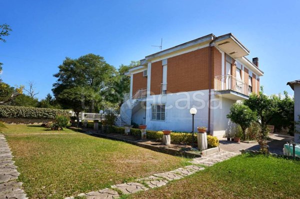 casa indipendente in vendita a Latina in zona Centro Città