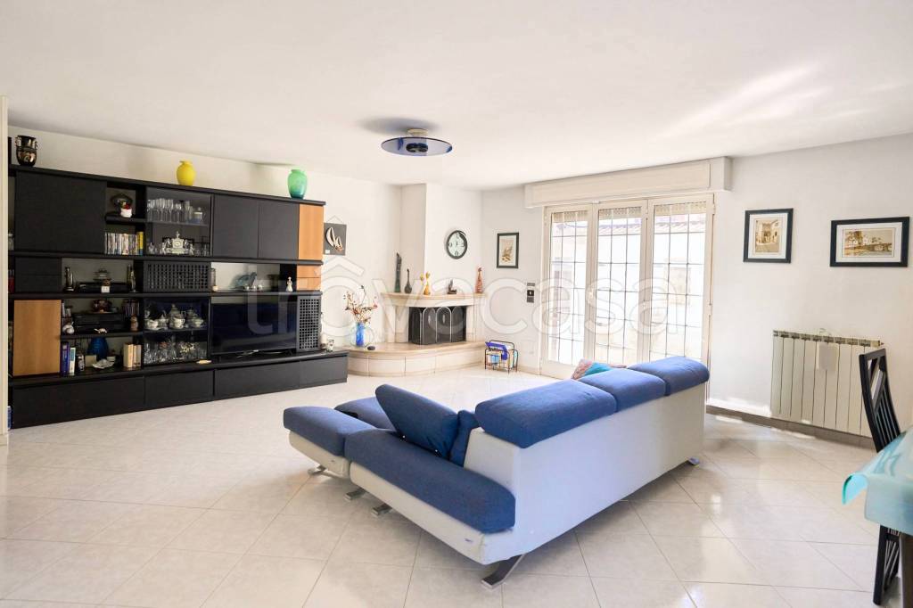 casa indipendente in vendita a Latina in zona Centro Città