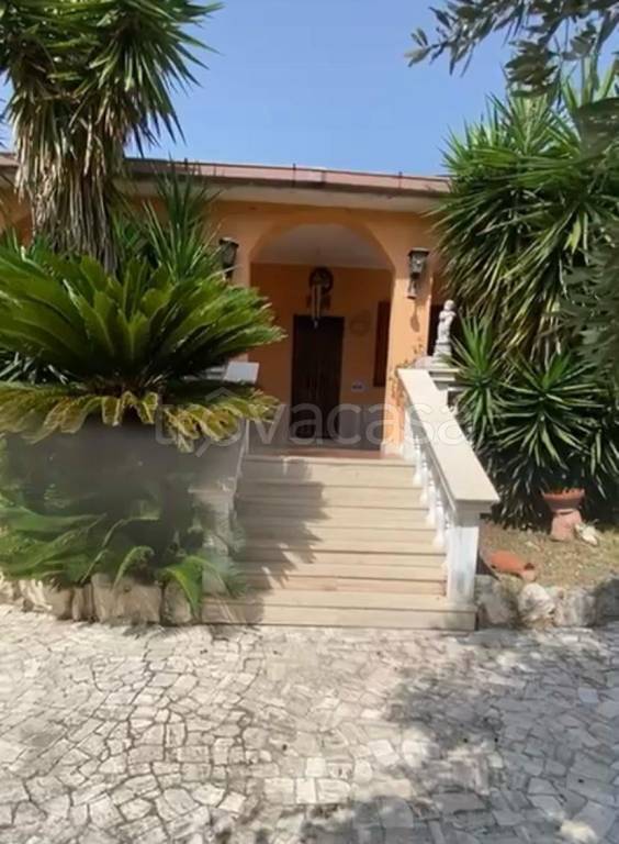 casa indipendente in vendita a Latina in zona Foce Verde