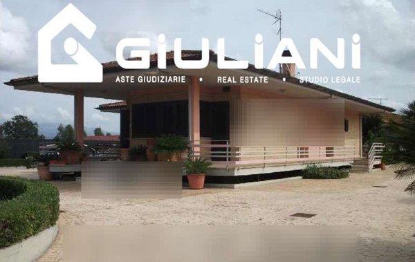 casa indipendente in vendita a Latina