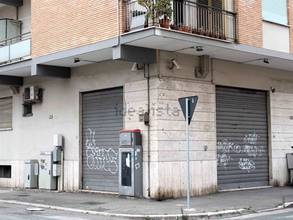 locale commerciale in vendita a Latina