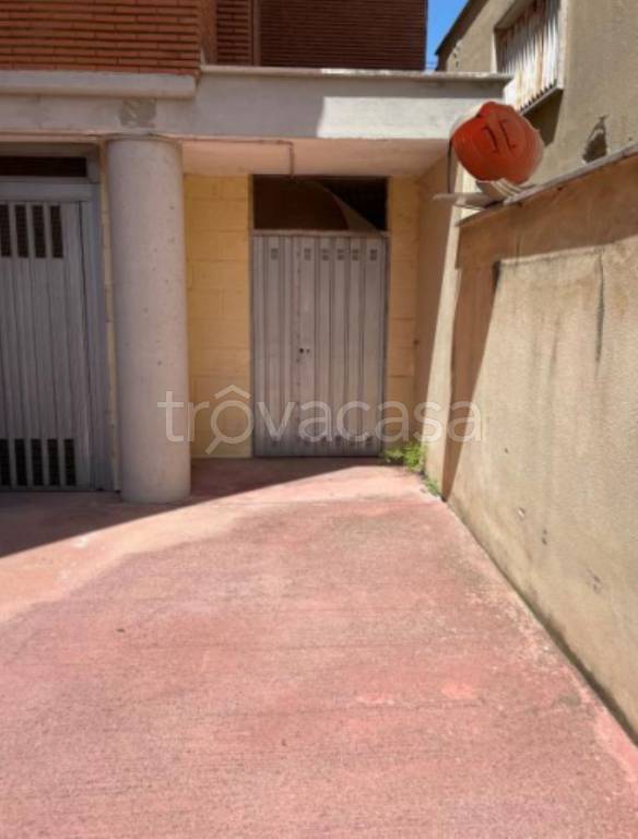 locale commerciale in vendita a Latina