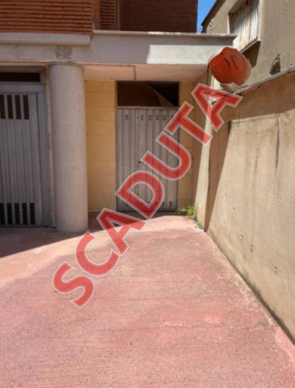 locale commerciale in vendita a Latina