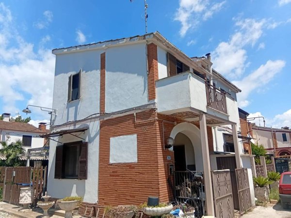 casa indipendente in vendita a Latina in zona Acciarella