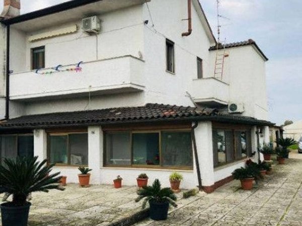 casa indipendente in vendita a Latina