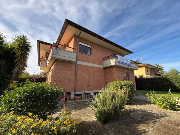 casa indipendente in vendita a Latina