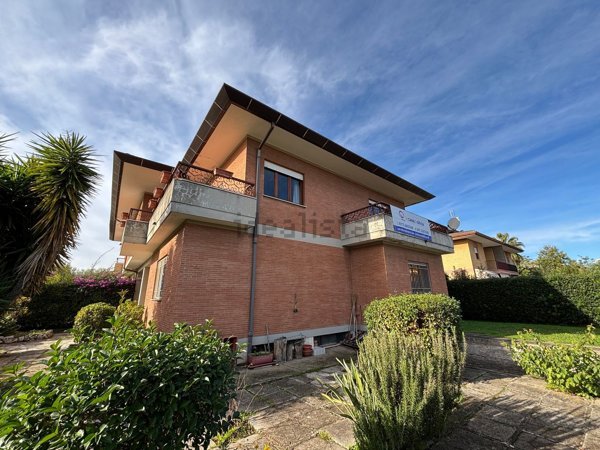 casa indipendente in vendita a Latina