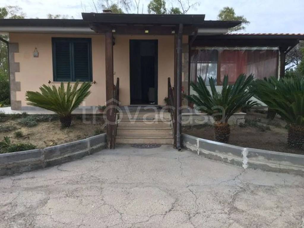 casa indipendente in vendita a Latina in zona Foce Verde