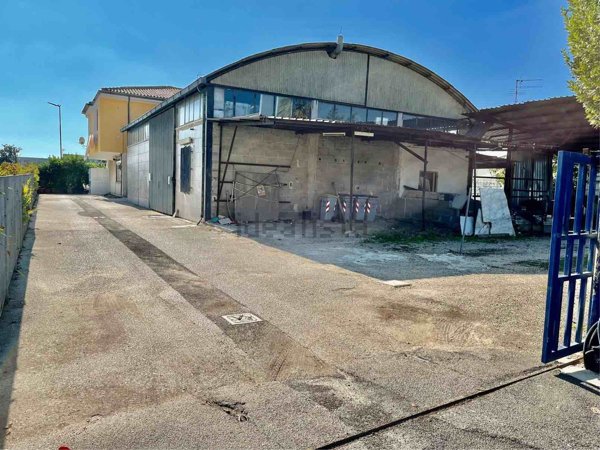 capannone in vendita a Latina