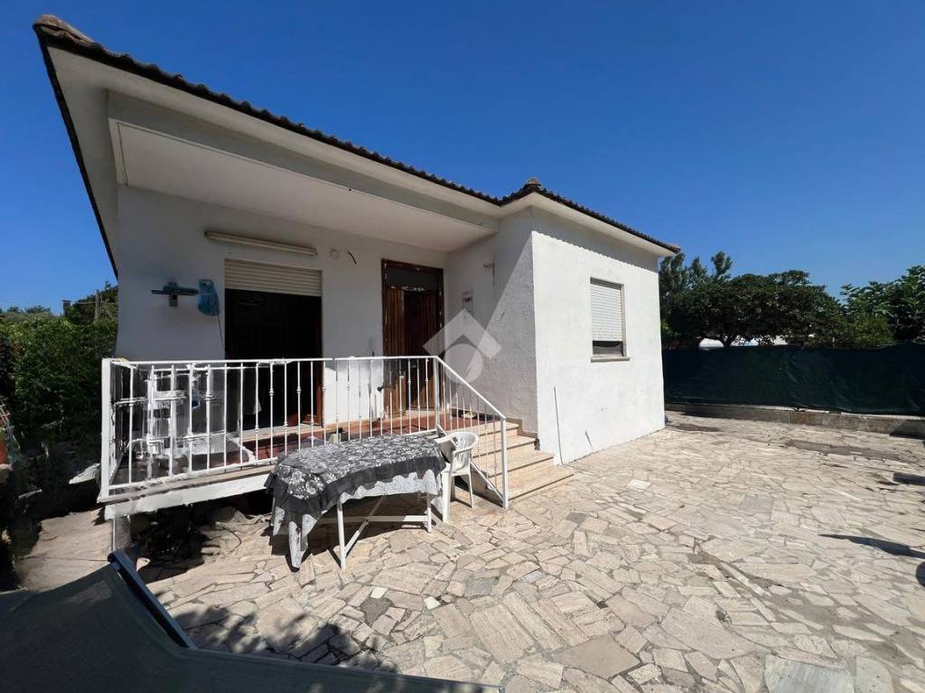 casa indipendente in vendita a Latina