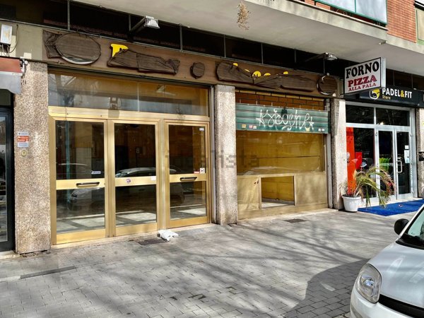 locale commerciale in vendita a Latina
