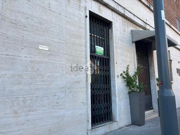 locale commerciale in vendita a Latina in zona Centro Città