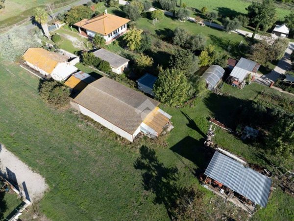 locale commerciale in vendita a Latina in zona Borgo Piave