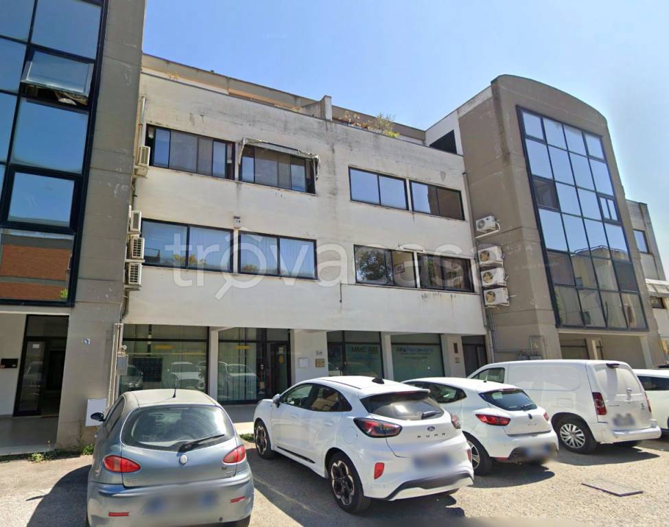 negozio in vendita a Latina