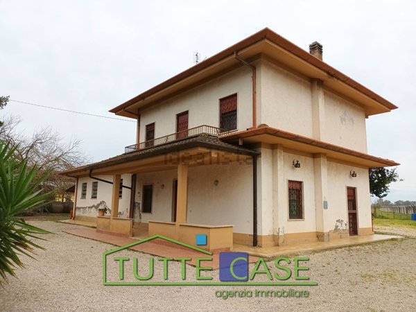 casa indipendente in vendita a Latina