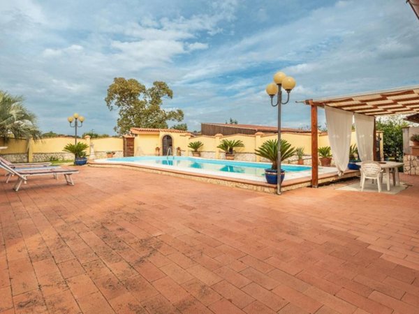 casa indipendente in vendita a Latina in zona Foce Verde