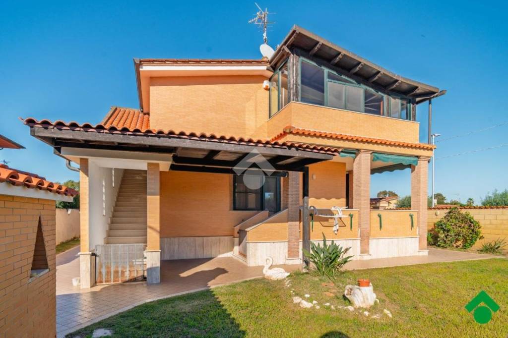 casa indipendente in vendita a Latina in zona Foce Verde