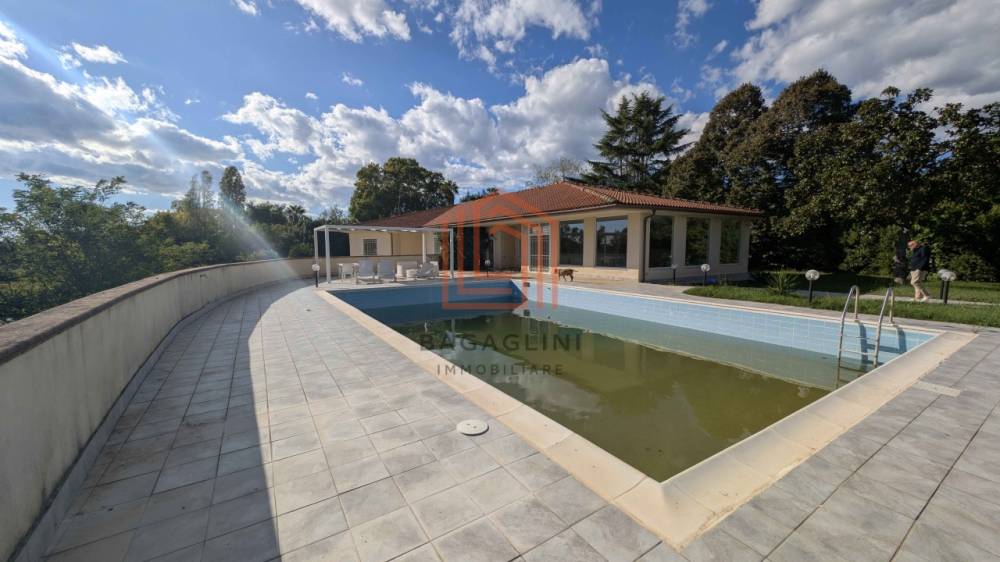 casa indipendente in vendita a Latina in zona Centro Città