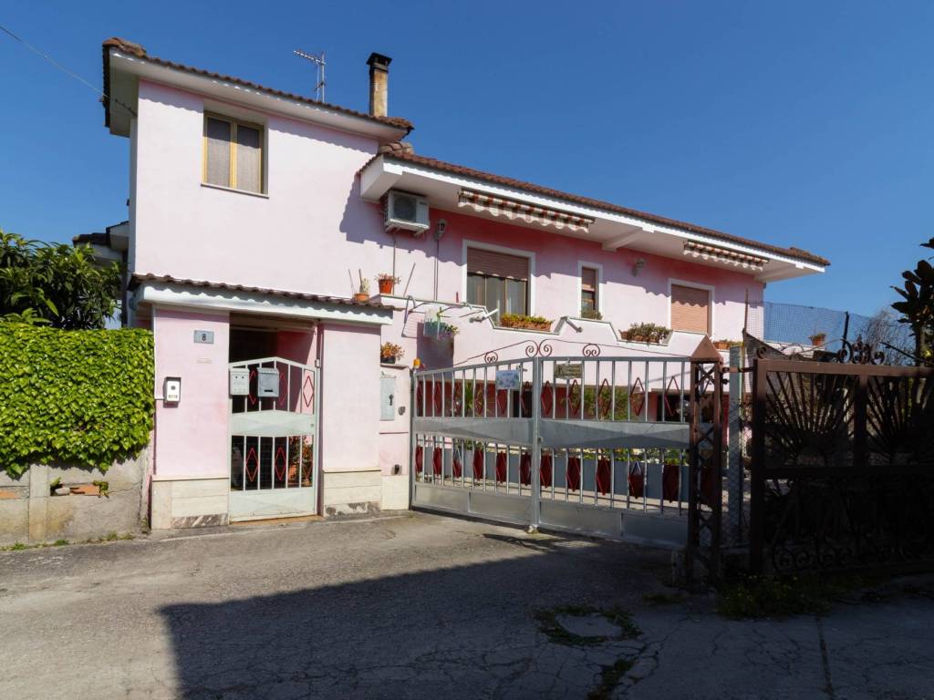 casa indipendente in vendita a Latina
