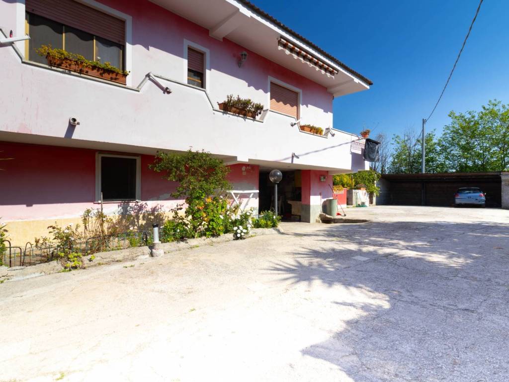 casa indipendente in vendita a Latina