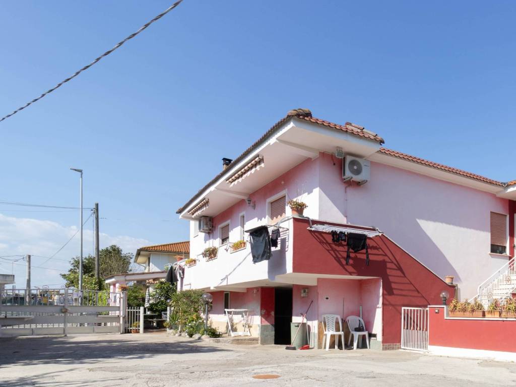 casa indipendente in vendita a Latina