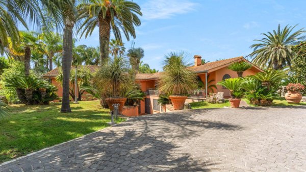 villa in vendita a Latina in zona Borgo Sabotino