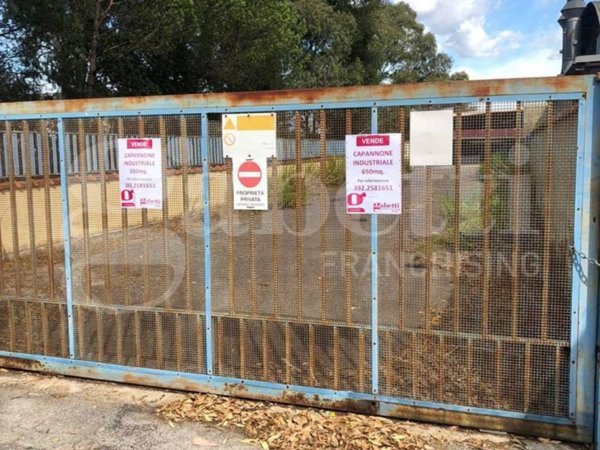 locale commerciale in vendita a Latina in zona Borgo Podgora