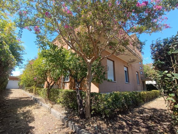 casa indipendente in vendita a Latina in zona Centro Città