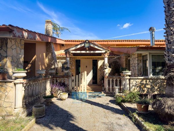 casa indipendente in vendita a Latina in zona Borgo Sabotino