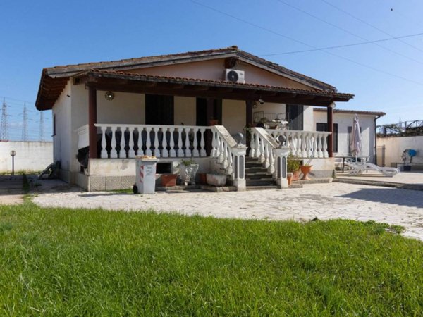 casa indipendente in vendita a Latina in zona Foce Verde