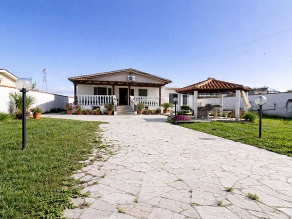 casa indipendente in vendita a Latina in zona Foce Verde