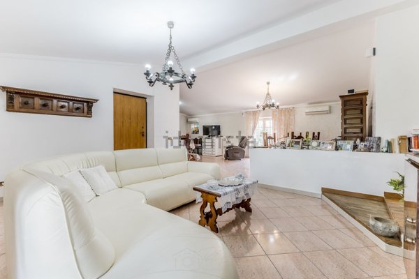 casa indipendente in vendita a Latina in zona Centro Città