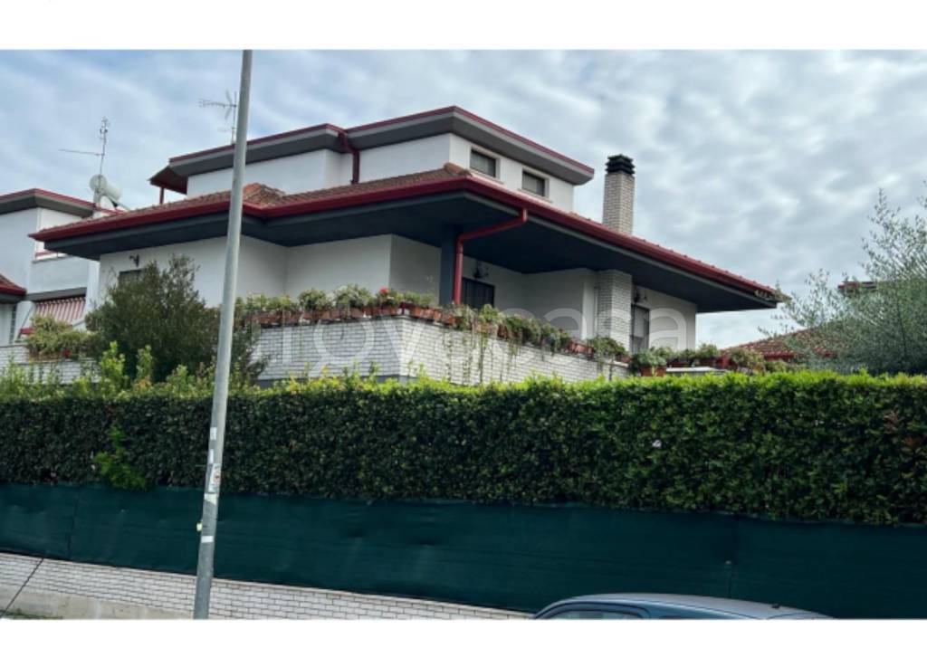 casa indipendente in vendita a Latina