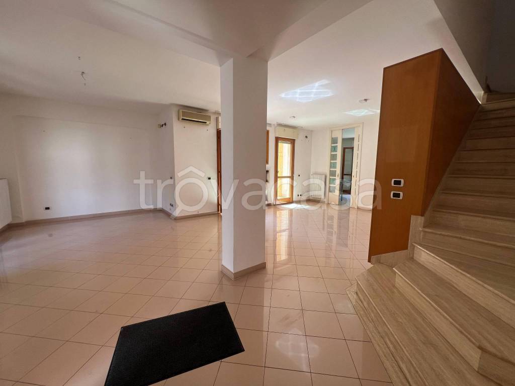 casa indipendente in vendita a Latina in zona Centro Città