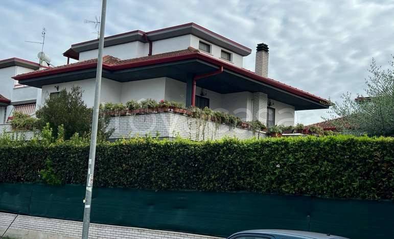 casa indipendente in vendita a Latina