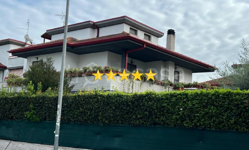 casa indipendente in vendita a Latina