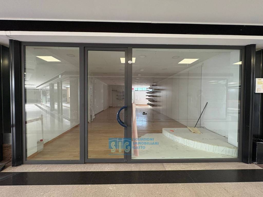 negozio in vendita a Latina