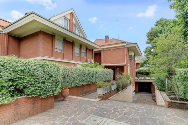 casa indipendente in vendita a Latina