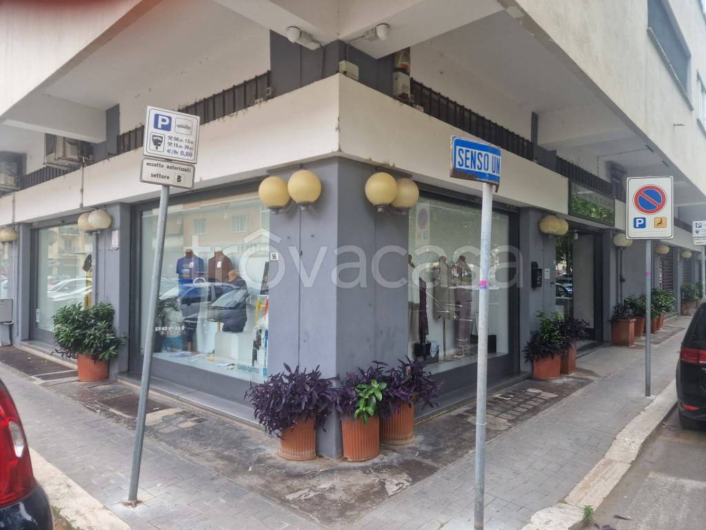 negozio in vendita a Latina in zona Centro Città